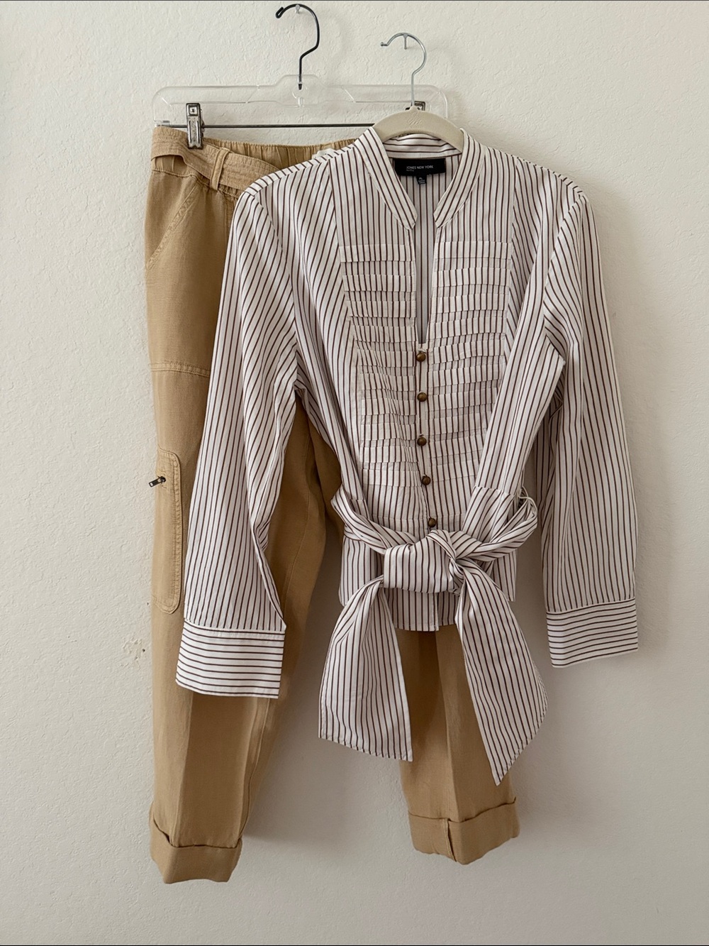 Jones New York smart looking cotton Blouse
With wide sash belt and brass buttons